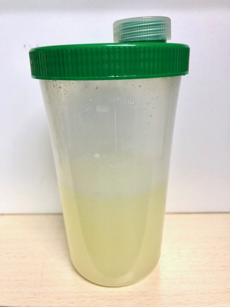 エレンタールの専用溶解ボトルにお湯とエレンタール、フレーバーを入れて蓋をした状態の写真